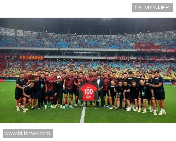 中国足球明星回国盛况空前球迷热情高涨场面感人至深